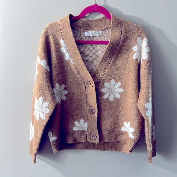 Sweaters - NWOT Floral Print Sweater Cardigan